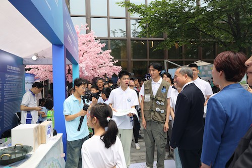 蘑菇视频
科普服务团队成果亮相2024年浙江省“全国科技活动周”活动展示，受到省领导肯定